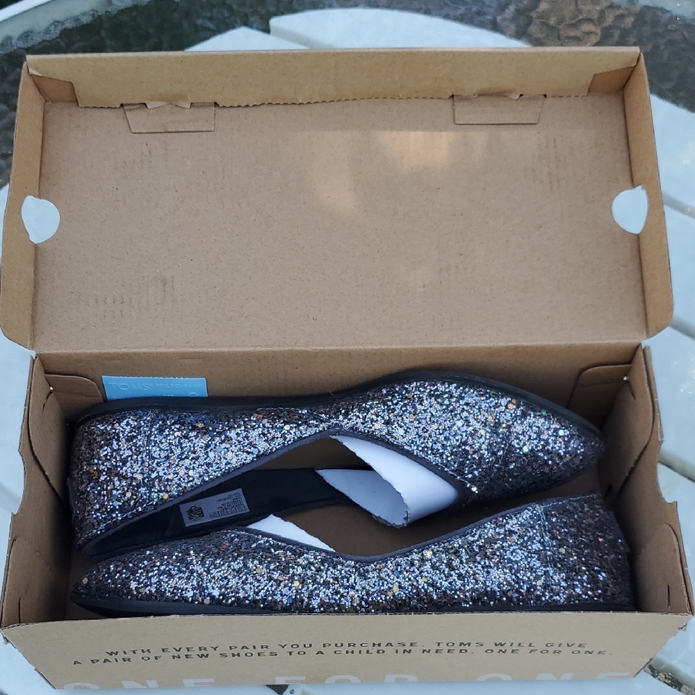 Toms Jutti Petwer Women's Size 10 Flat Gently Used With Box